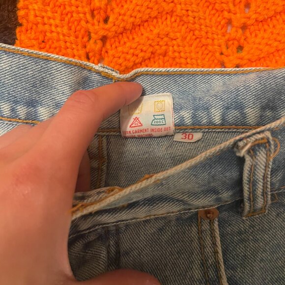 90s Road Runner Lightwash high waisted 100% cotton denim jean shorts! - Picture 11 of 12